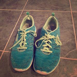 Ladies Skecher sneaker